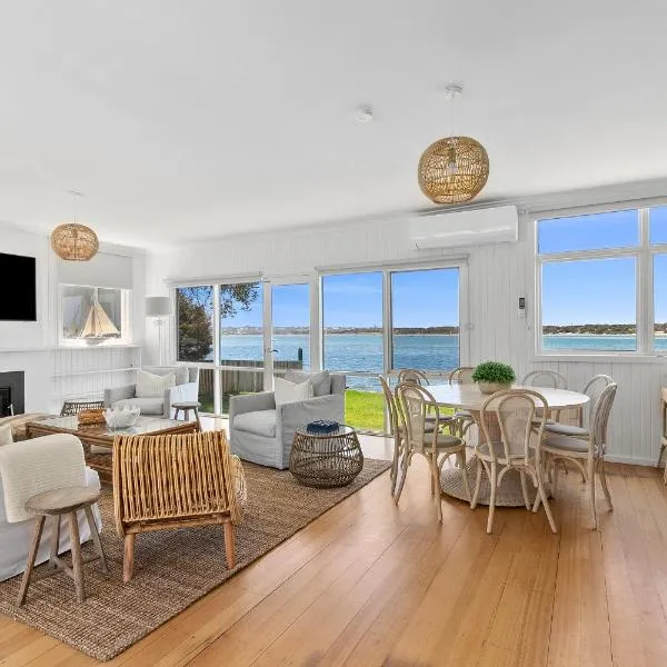 River Meets Ocean Edge - Absolute Waterfront, hotel em Barwon Heads