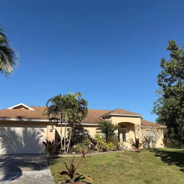 Viesnīca Sunshine Suite in Naples pilsētā Neipelsa