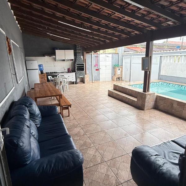 Casa com Piscina em Mongaguá