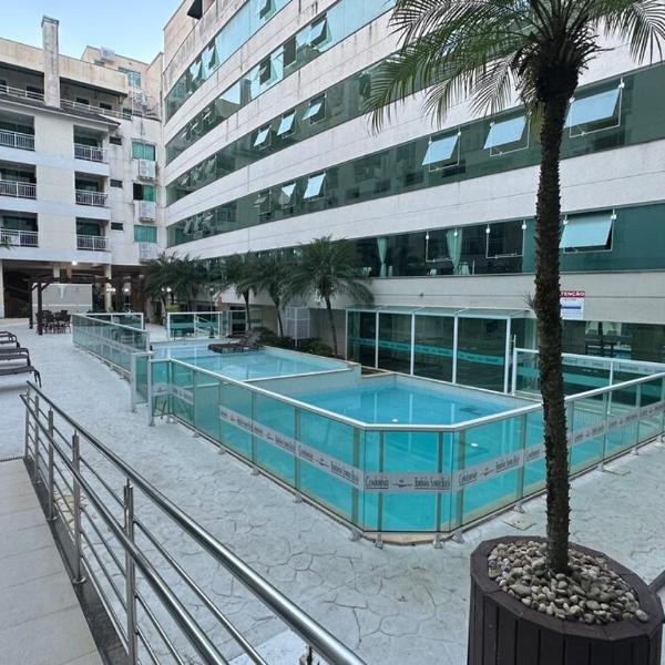 Apto em Bombas com jacuzzi privado, piscinas, gym completo, sauna - Foto 4