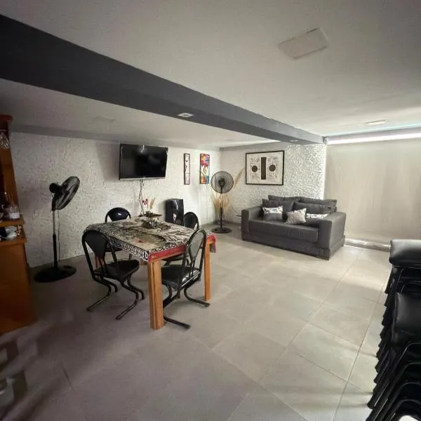 Casa c piscina barrio privado cerca Arena Maipú p 4 personas, ξενοδοχείο σε Maipu