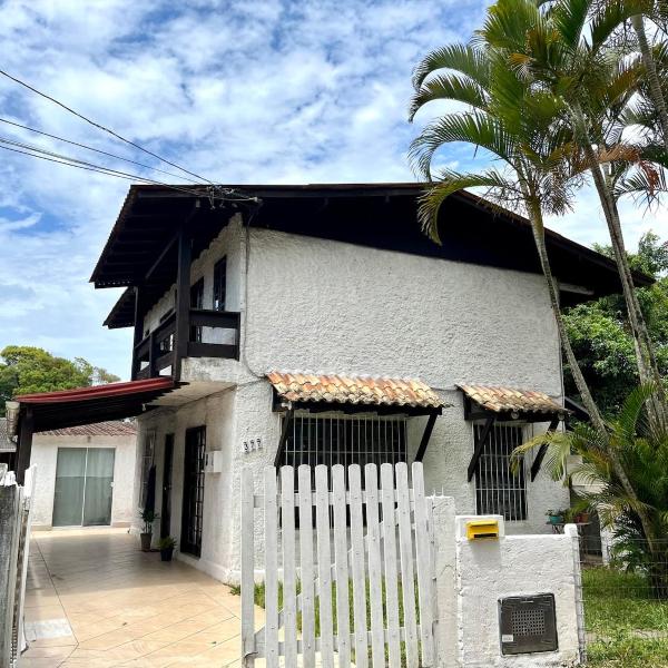 Casa a passos da Praia do Campeche