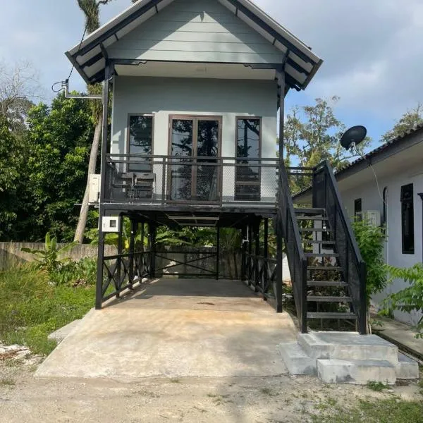 Homestay Tok Ayah Pekan Nanas, Hotel in Pekan Nanas