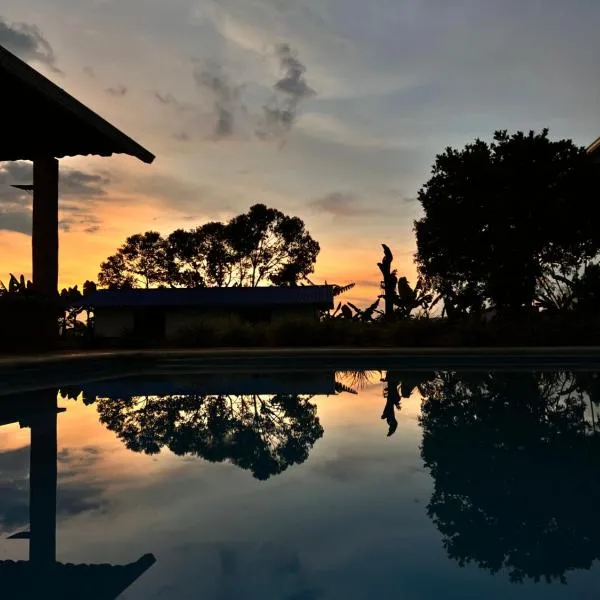 Finca privada exclusiva con piscina y jacuzzi Ideal para grupos y celebraciones en Montenegro, hotel in Montenegro