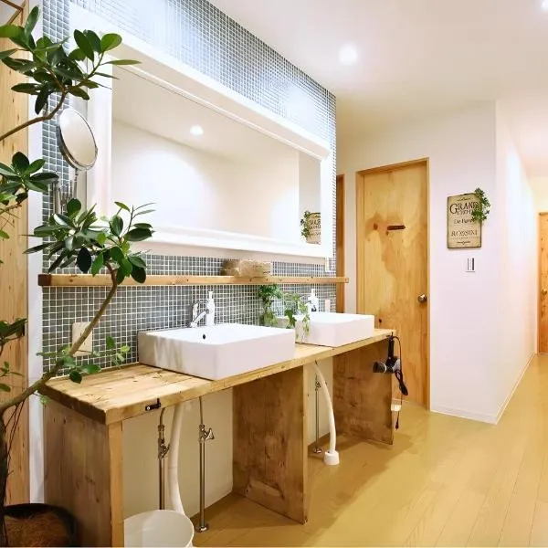 IZA Enoshima Guest House, hotel en Fujisawa
