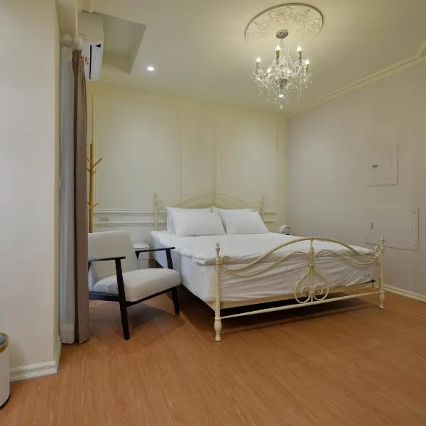 Station B&B, hotel sa Tainan