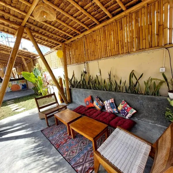 Tiga spies hostel, Hotel in Kuta