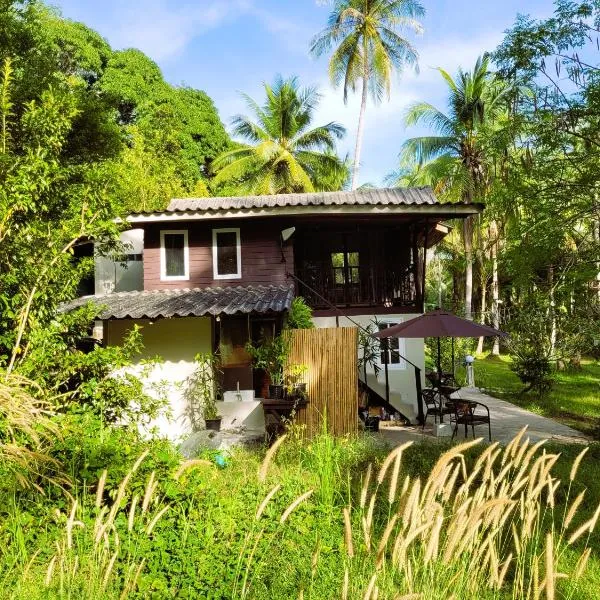 Loki Baan - Seaside Jungle Villa Experience, hotel en Koh Kood