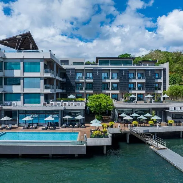 Two Seasons Coron Bayside Hotel, מלון בקורון