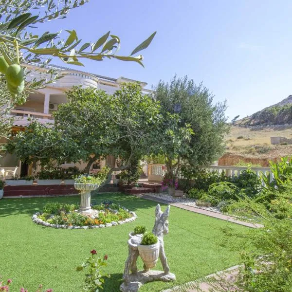 Sladana direct at the beach, hôtel à Metajna