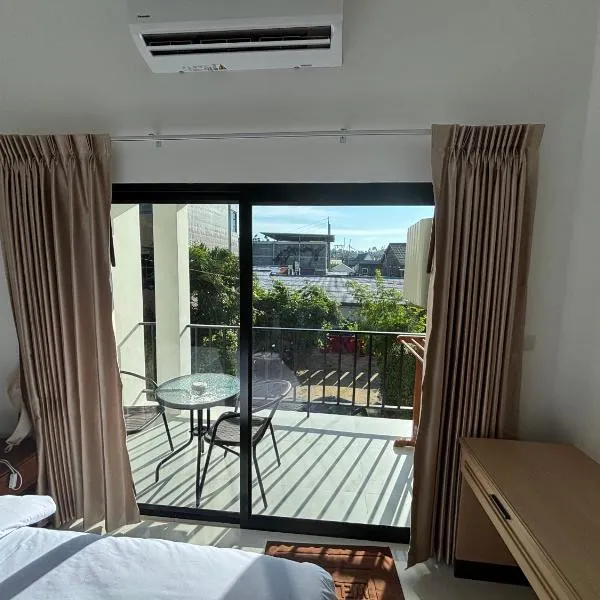 Bonny Hotel 4 Floors No Elevator, מלון בחוף למאי