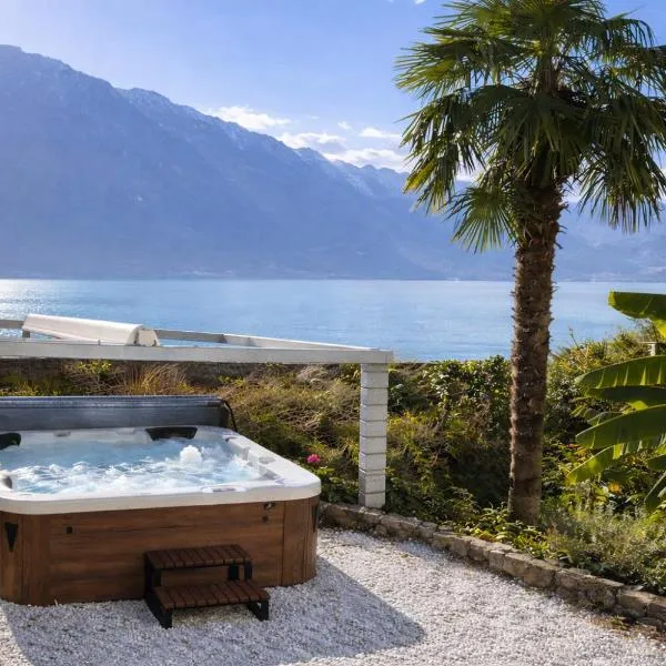 Lakeview Swiss Chalet with Hot Tub near Interlaken, hôtel à Niederried