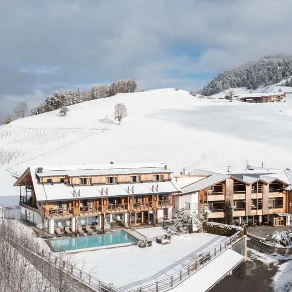 Sonus Alpis - Adults Only，卡斯特爾羅托的飯店