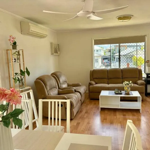 Welcome to your leafy retreat in Graceville!, отель в Брисбене
