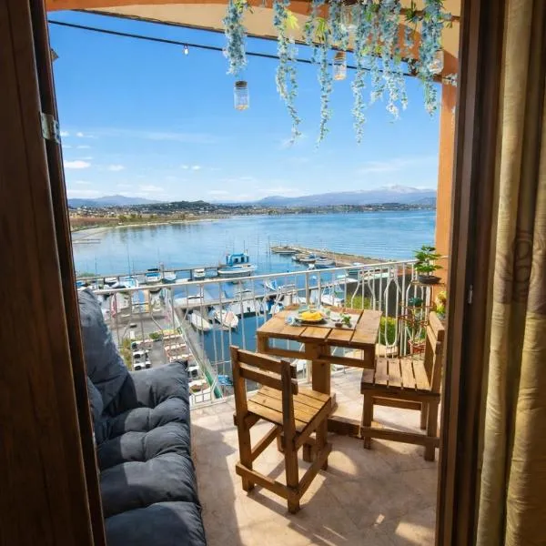 Pura Vida Deluxe - Front Lake View Garda、マネルバ・デル・ガルダのホテル