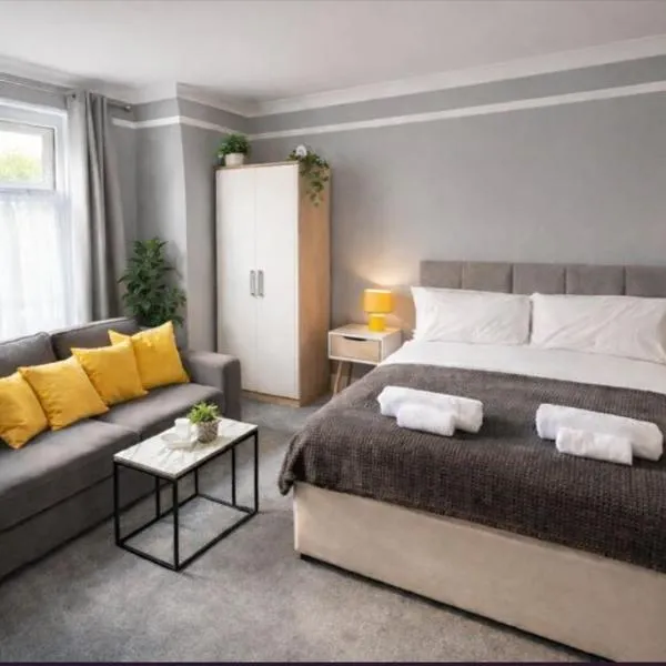 S Gravesend 1 Bed Flat 2 Min Walk STN-Town Centre, hotel in Gravesend