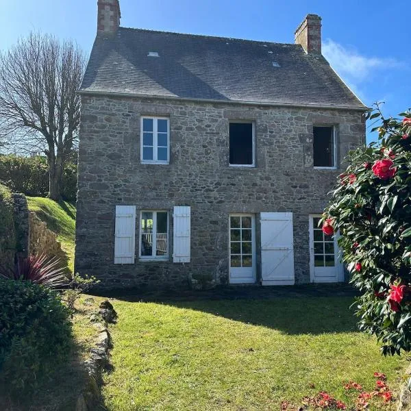 Family house with character, Large garden, hotel i Auderville