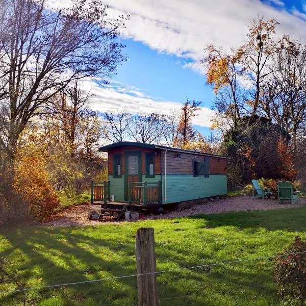 Roulotte & Forêt - Evasion Bohème en Bourgogne，Antully的飯店