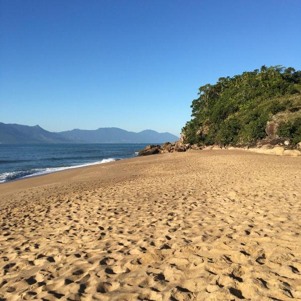 Casa com piscina à 100 metros da praia