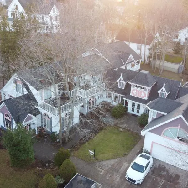 Gingerbread House Inn - We Are Open - Winter, Spring, Summer and Fall, hotel em Wolfville