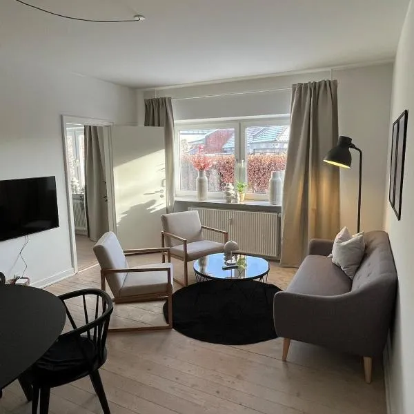 Hyggelig lejlighed tæt på centrum og letbanestop, Hotel in Odense