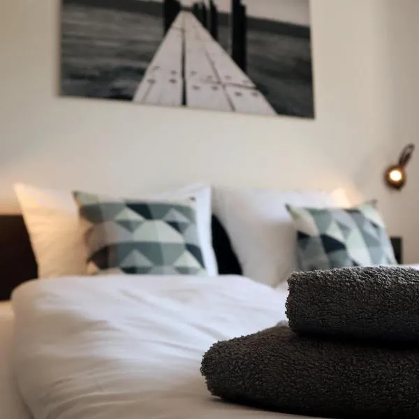 Ferienwohnung Sayntal - Blick auf Schloss Sayn, hôtel à Bendorf