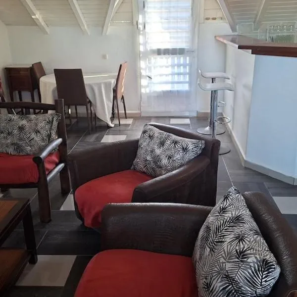 Spacious 2 beds flat in Grande-Terre center, hotel i Morne-à-lʼEau