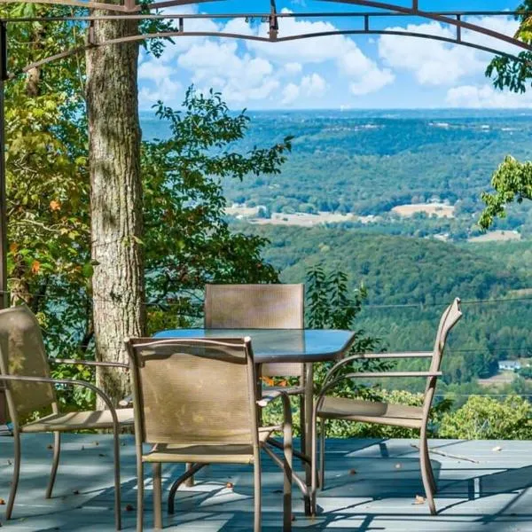 Mountain Treehouse - Magpie Nest, hotel u gradu 'Mentone'