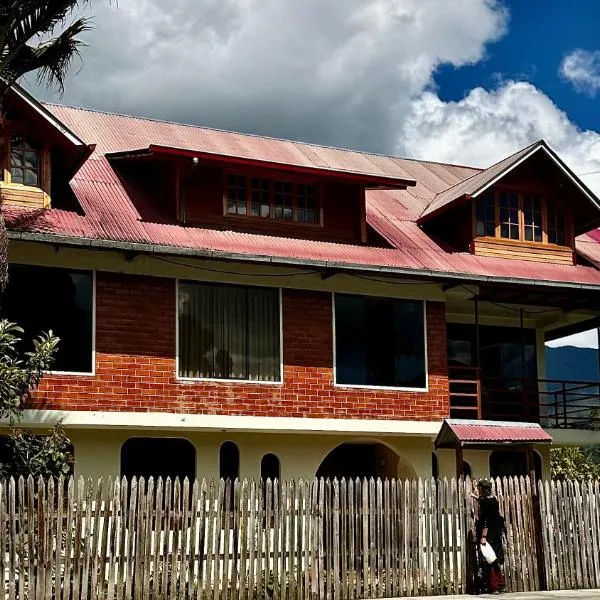 Casa Familiar TOVCA Oxapampa，奧克薩潘帕的飯店