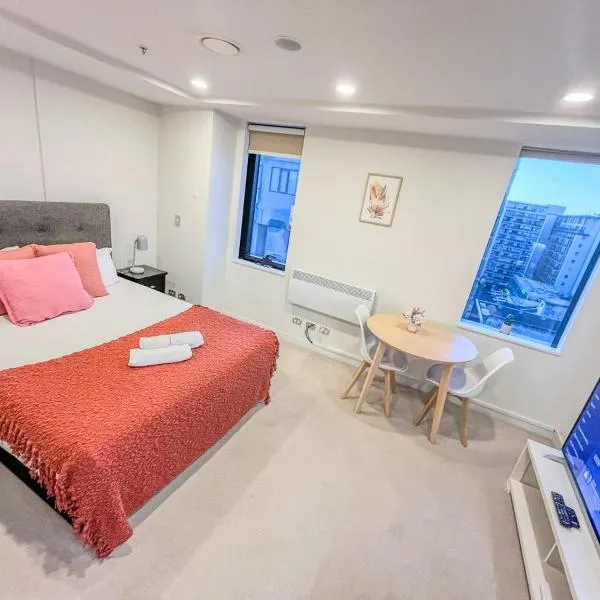 1-Min Walk to Sky Tower W FREE Pool, Sauna & Gym V092, Hotel in Auckland