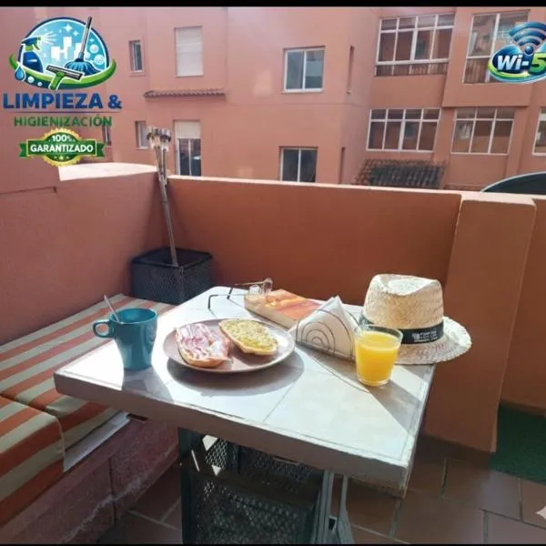 Apartamento, piscina, parking, sol y cerca de la playa VFT MA 75455, hotel em Manilva