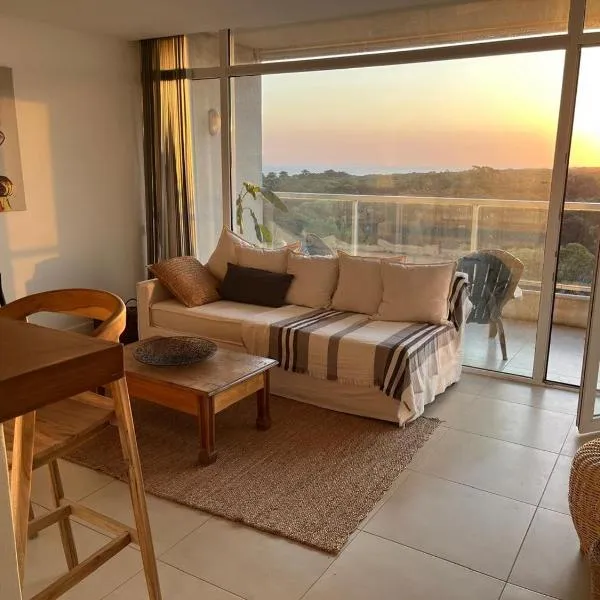 Departamento con vista panorámica al parque y al mar, hotel din Necochea