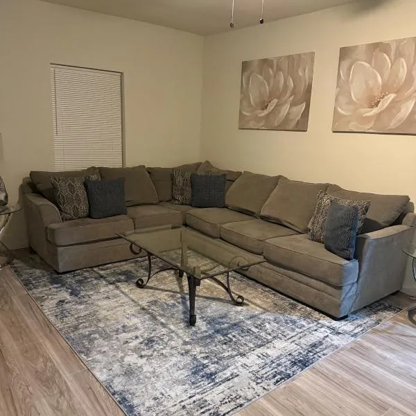 Spacious 3 bedroom 2 bath home in Downtown, hotel in Fort Worth