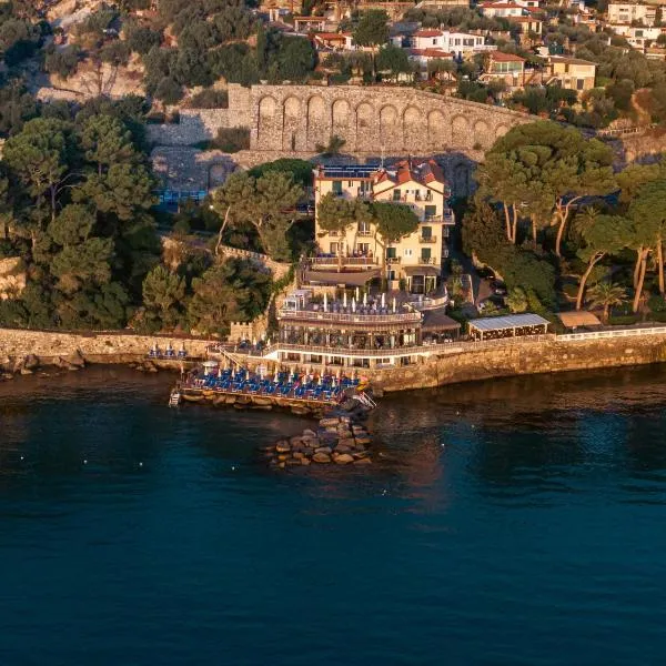 Hotel Arc En Ciel, hotel v destinaci Diano Marina