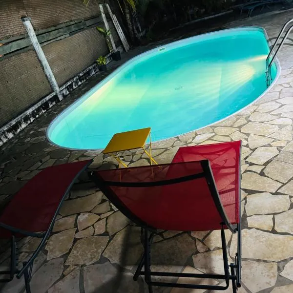 Sermie T4 à kourou avec piscine, Hotel in Kourou