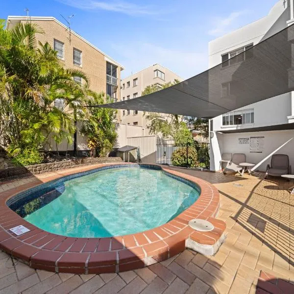 Spacious 3 Bedroom Delight - Shops & Beaches ZG1, khách sạn ở Caloundra