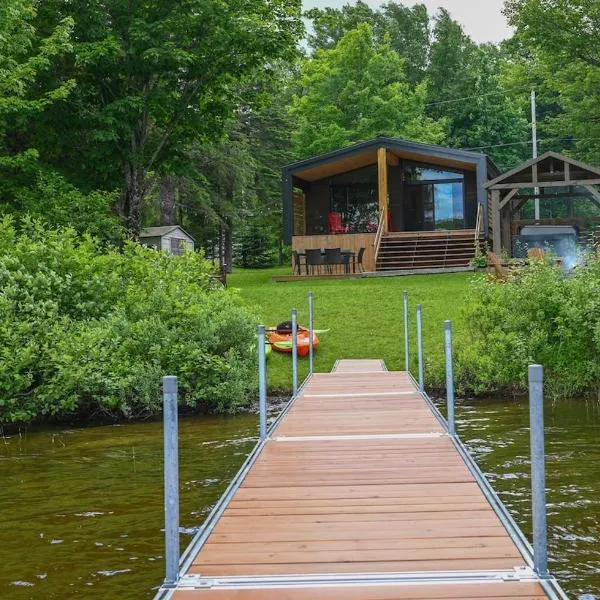Refuge du Kodiak BORD DE L EAU, Hotel in Sainte-Germaine-du-Lac-Etchemin