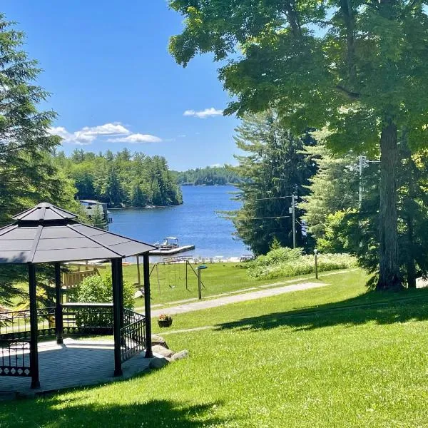 Stunning Lakeview Muskoka Pier 100 Resort, хотел в Порт Карлинг