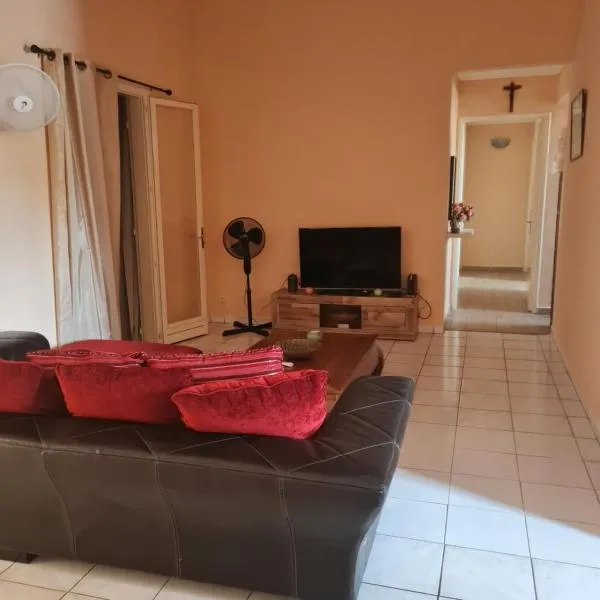 Chez moi vous êtes chez vous، فندق في Espérance