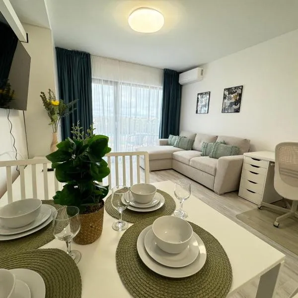Stylish Ava Towers Apartments by Glam with Parking, hotel di Suceava
