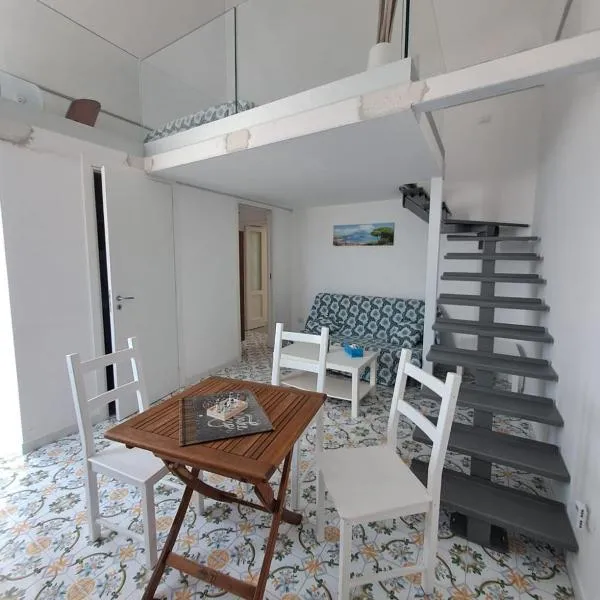 Margie House Sea View Room, hotel i Procida