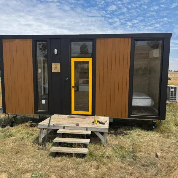 Tiny Regen Farm Stay by Tiny Away โรงแรมในLawrence