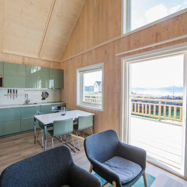 Camp Solbergfjord - Modern sea lodges, hotel em Dyrøya