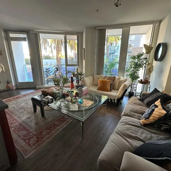 Walk to Beach & Promenade Cozy Santa Monica Condo, hótel í Los Angeles