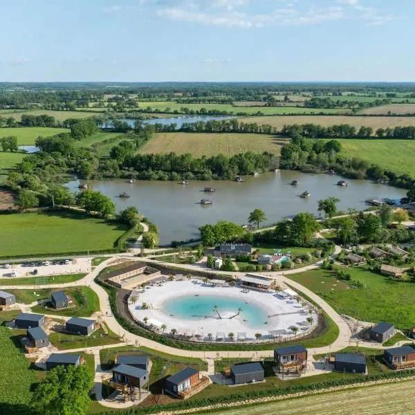 Village Flottant de Pressac, hotel en Pressac