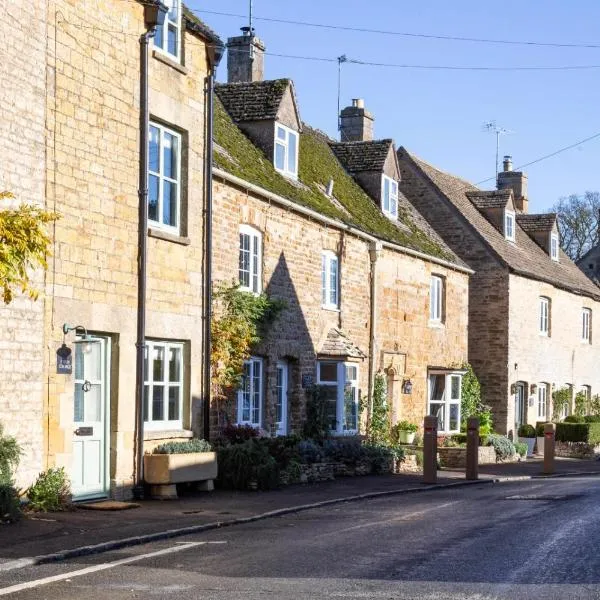 Cotswolds Stone Cottage in Lower Oddington, отель в городе Adlestrop