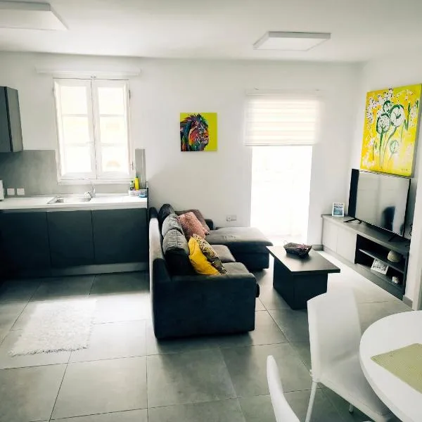 Тhree bedroom house "TEA" -with garage close to the sea -SLIEMA, Hotel in Sliema