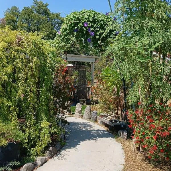 בית של פעם בעמק המעיינות, hotel in Mesillot