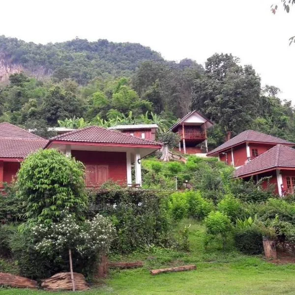 Saen Kam Resort, hotel em Ban Tham
