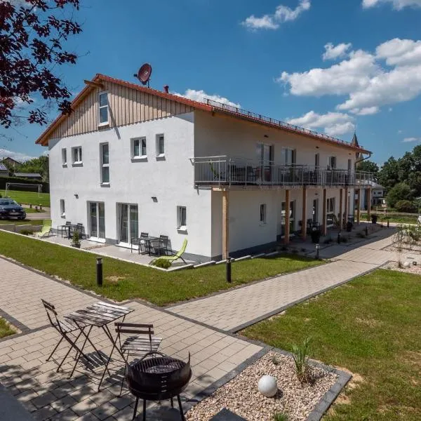 Holledau-Apartments - FeWo bis 5 Pers - getrennte Betten möglich - Vollausstattung - 24h Checkin - wöchentl Reinigung u Wäschewechsel - Waschmaschine u Trockner - WLAN - Minibar - XXL Parkplätze - Garten - ruhige Lage, hotel en Osterwaal